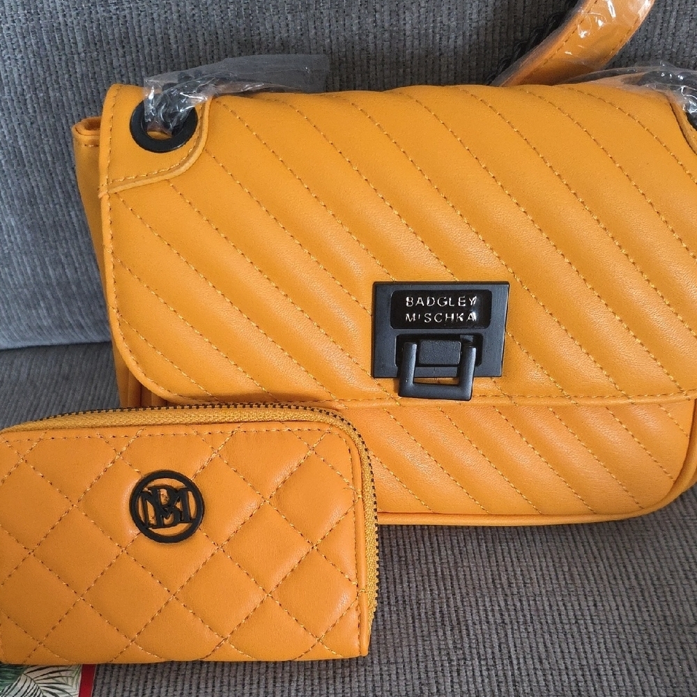 Badgley Mischka Quilted Crossbody Bag And Coinpurse Set, NWT - Picture 2 of 12